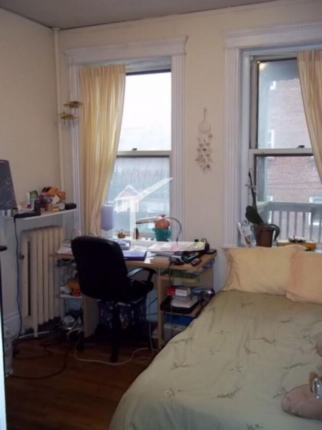 Building Photo - Brookline 5-Bed