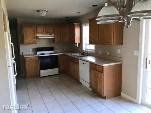 Building Photo - 3 br, 2.5 bath Townhome - 127 Newman Rd