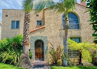 Building Photo - 1102-1104 S Cochran Ave