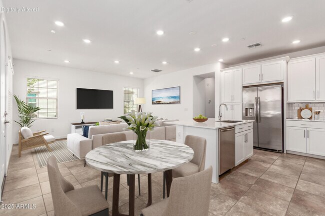Building Photo - 4077 S Sabrina Dr