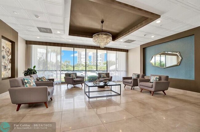 Building Photo - 3731 N Country Club Dr