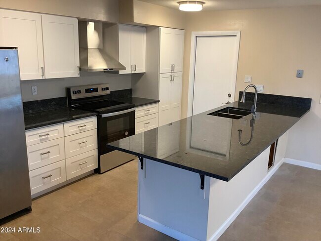 Building Photo - 540 E Laguna Dr