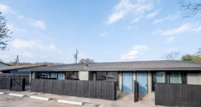 Newly painted exterior. Clean common areas with plenty of convenient parking and large backyard. - 2610 Ektom Dr
