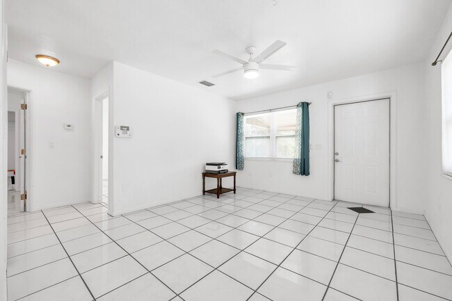 Building Photo - 311 N Arcadia Ave