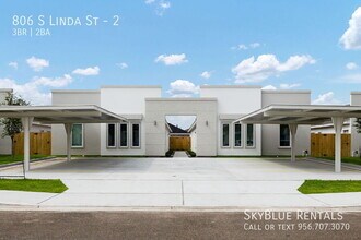Building Photo - 806 S Linda St