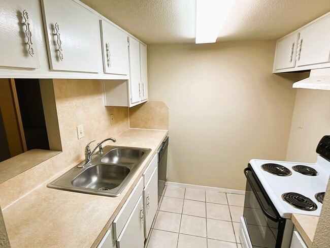 Foto del edificio - 7200 Clarewood Dr