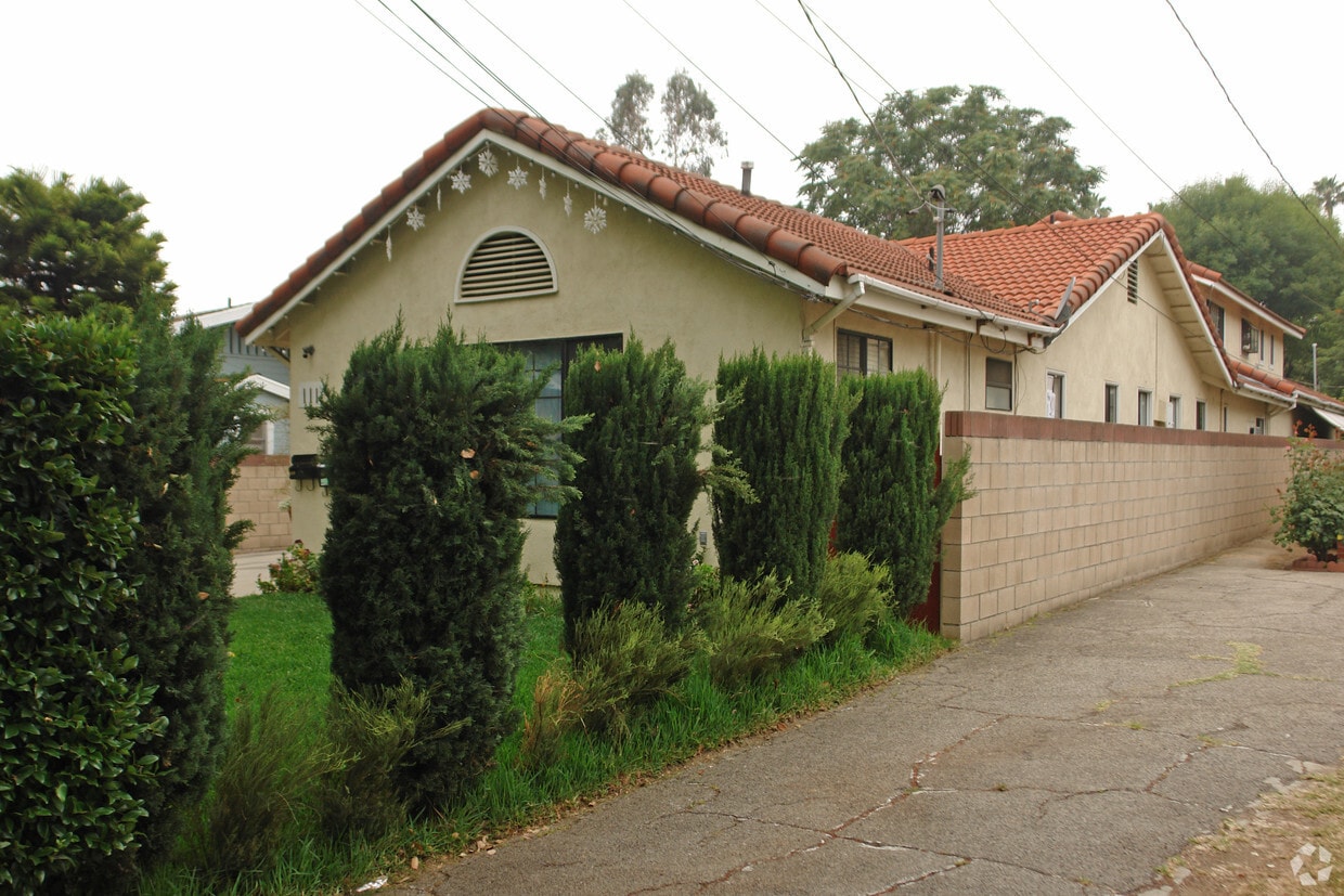 Building Photo - 111 Marion Ave