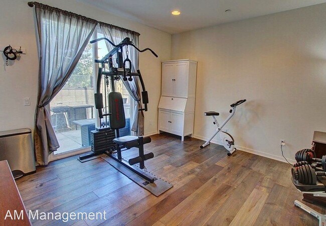 Foto del edificio - 2 br, 4 bath House - 5793 Acacia Lane