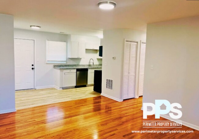 Foto del edificio - 6127-6129 E Fayetteville Dr