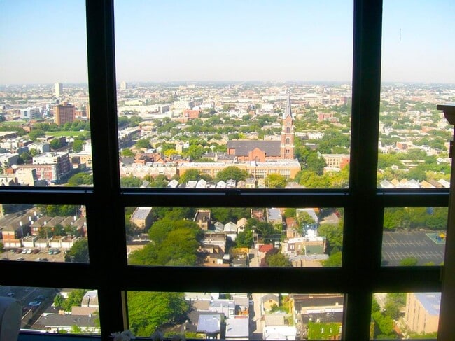 View - 1636 N Wells St