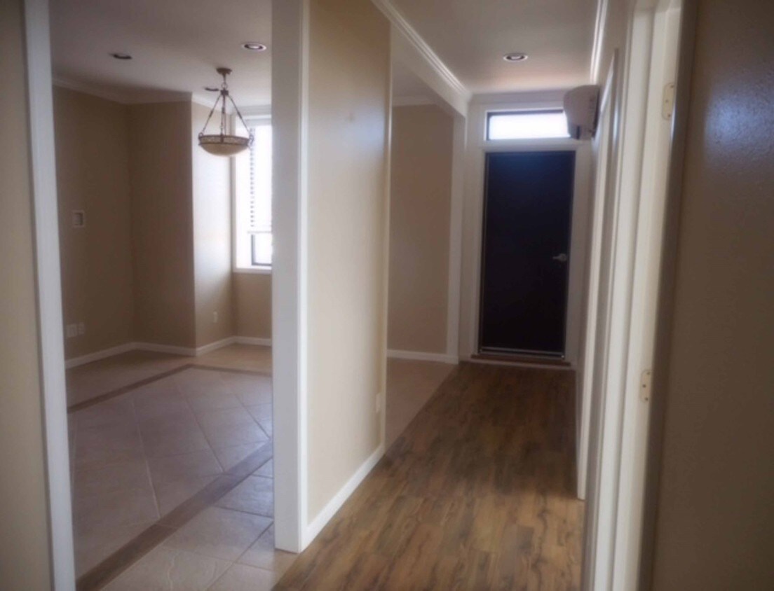 Foto del edificio - Hair On Main