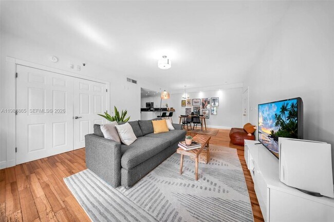 Building Photo - 1400 Salzedo St