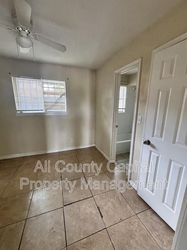Building Photo - 1204 Bundrant Dr
