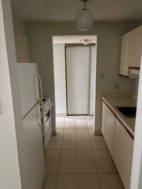 Building Photo - 980 Burnham St