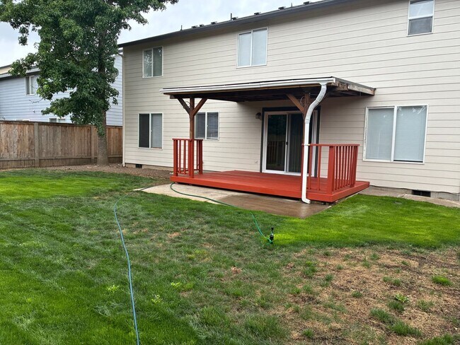 Foto del edificio - Beautifully Remodeled 3BR Home with A/C & Fenced Backyard