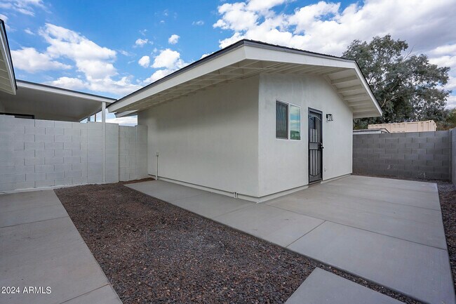 Foto del edificio - 9439 N 11th Ave