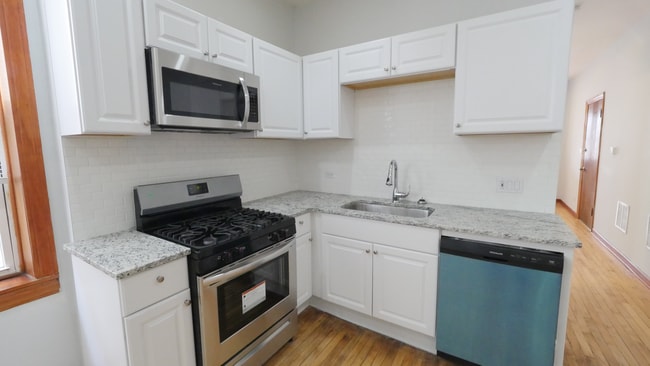 Building Photo - 1422 N Maplewood Ave
