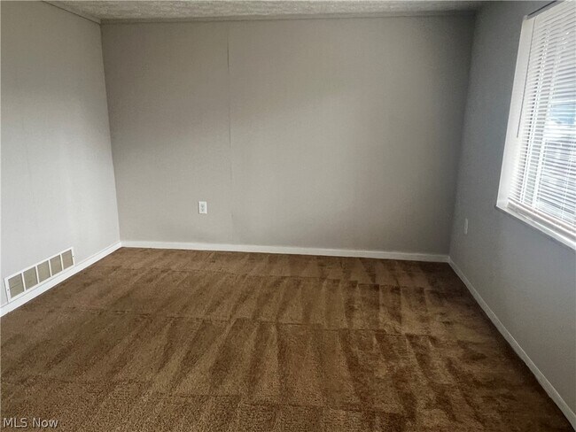 Foto del edificio - 4205 Cottage Grove Rd