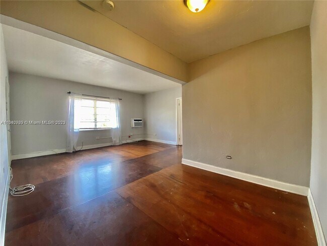 Building Photo - 420 NE 82nd St