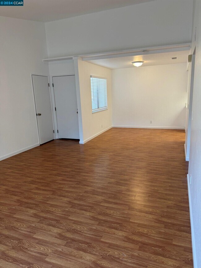 Building Photo - 1427 Hull Ln