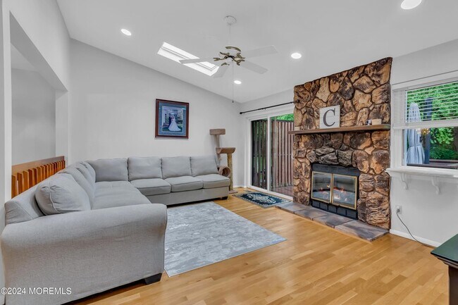 Building Photo - 428 Oak Knoll Drive Unit 428
