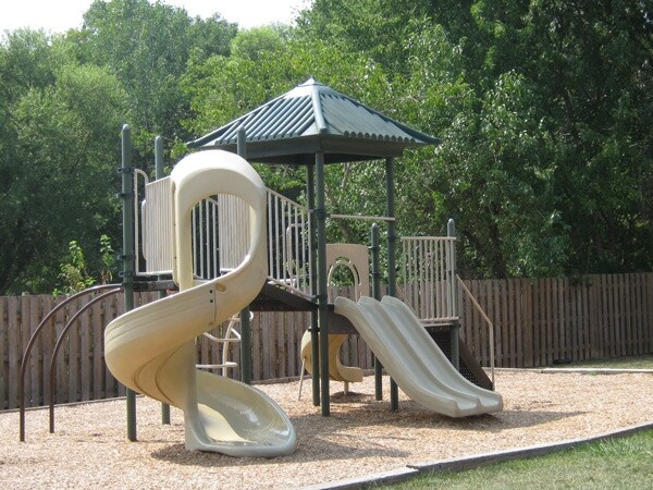 Área de juegos - Orangewood Apartments
