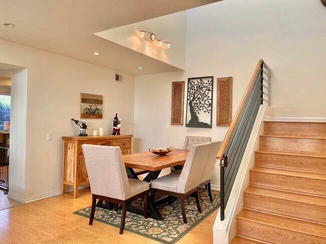 Comedor - 2501 Avenita Alpera