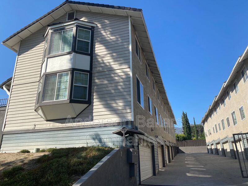 2359 Mira Vista Ave Unit C, La CrescentaMontrose, CA 91020 Condo for