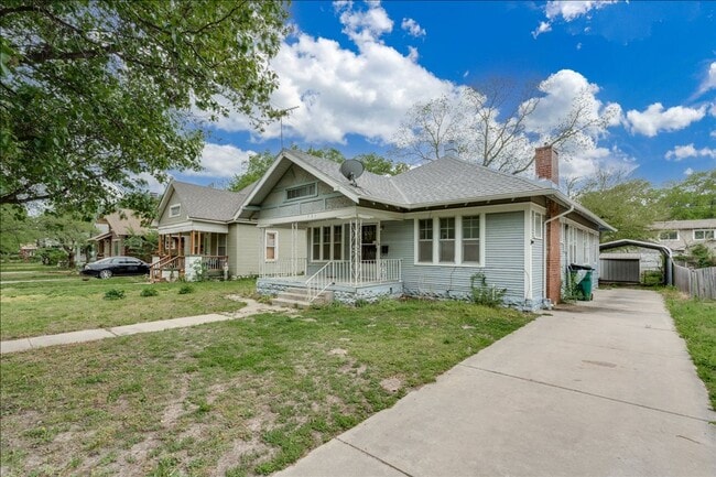 Building Photo - 321 Chautauqua
