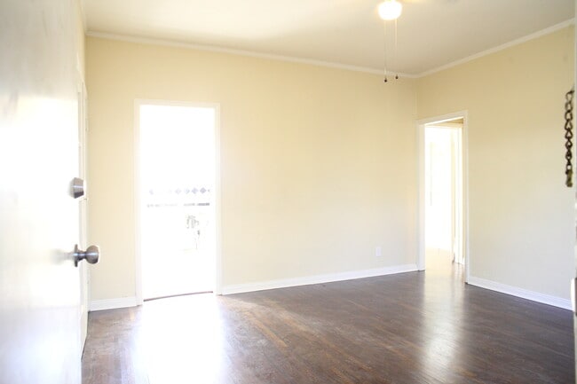 Building Photo - 5916 Willoughby Ave