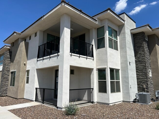 Building Photo - 2121 W Sonoran Desert Dr