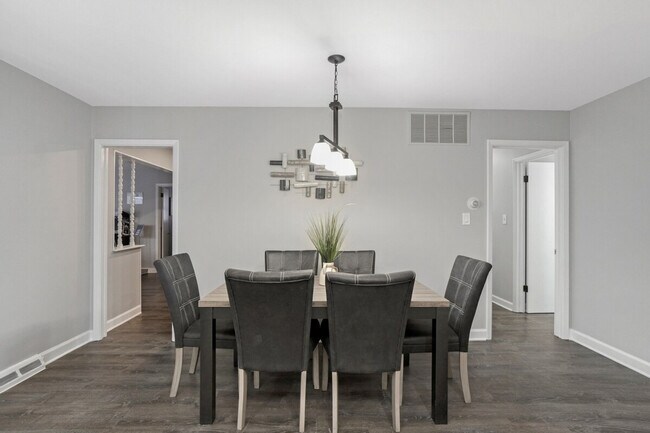 Foto del edificio - 570 E Higgins Rd