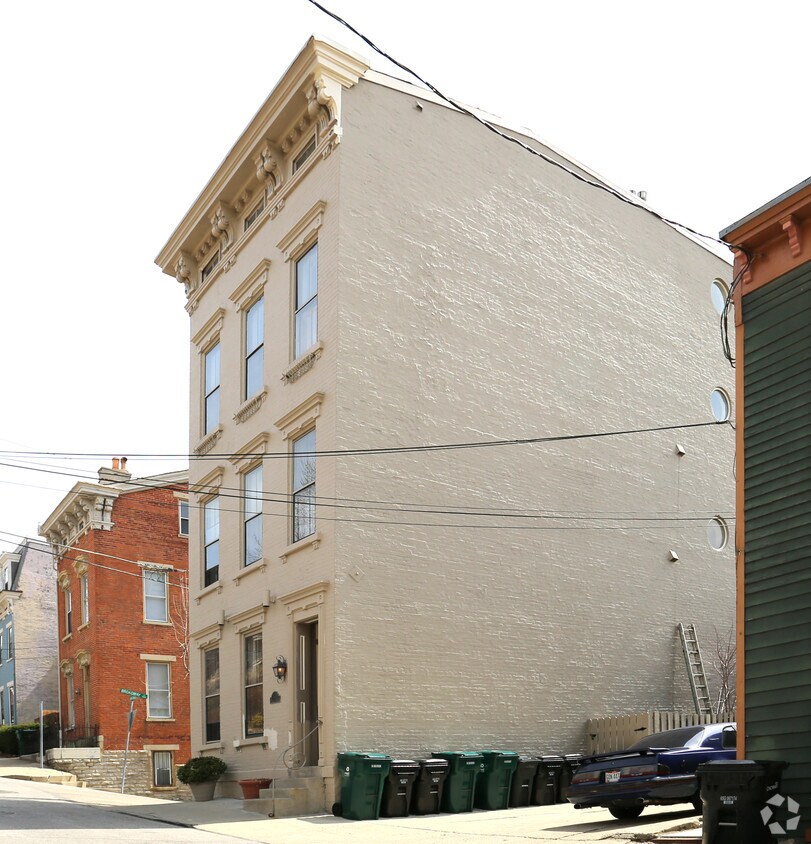 Building Photo - 345 Milton St