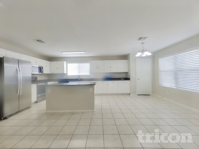 Foto del edificio - 11823 W Windrose Ave