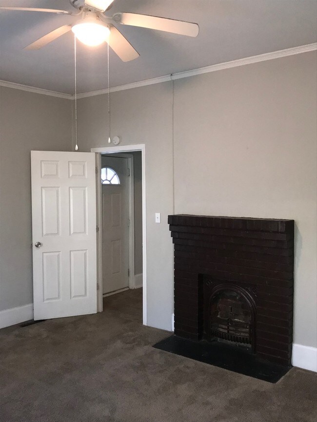 Building Photo - Great location Great Price!