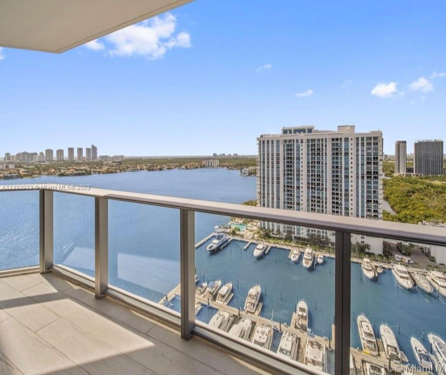 Foto principal - 17301 Biscayne Blvd
