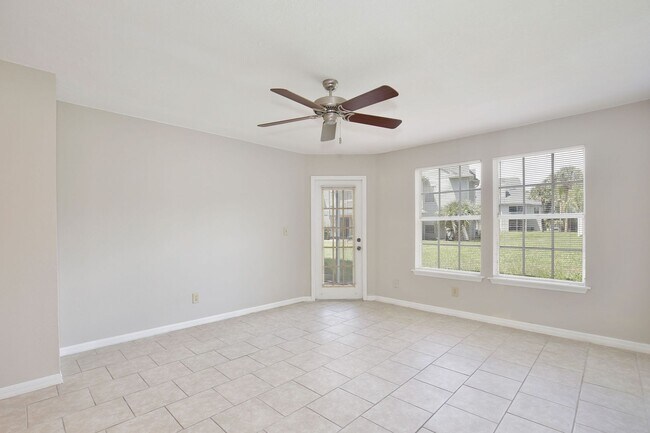 Foto del edificio - Beautiful 2/2 Cozy Condo with a Covered Pa...