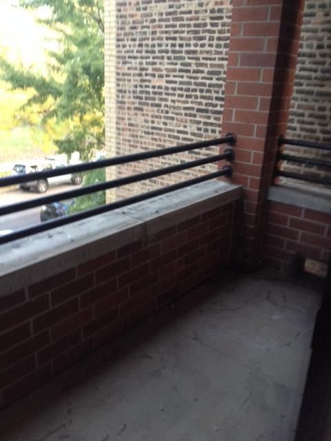 Foto del edificio - 2656 N Hamlin Ave