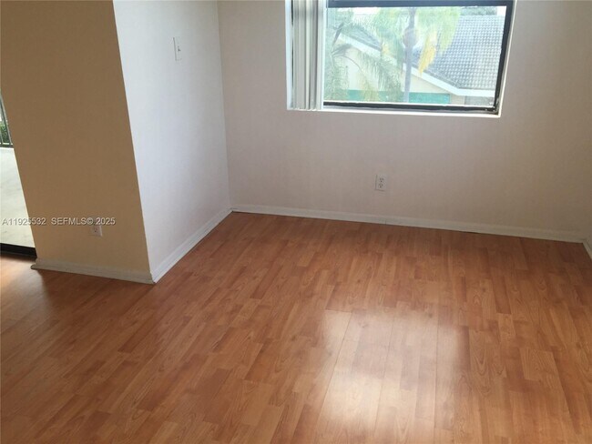 Foto del edificio - 9999 Summerbreeze Dr