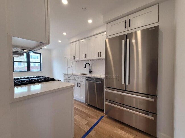 Building Photo - 2 bedroom in ASTORIA NY 11105