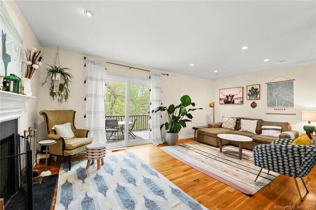 Foto del edificio - 37 Sheep Hill Rd