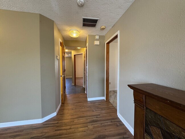 Foto del edificio - Quaint Three Bedroom Home with an Oversized Tub!