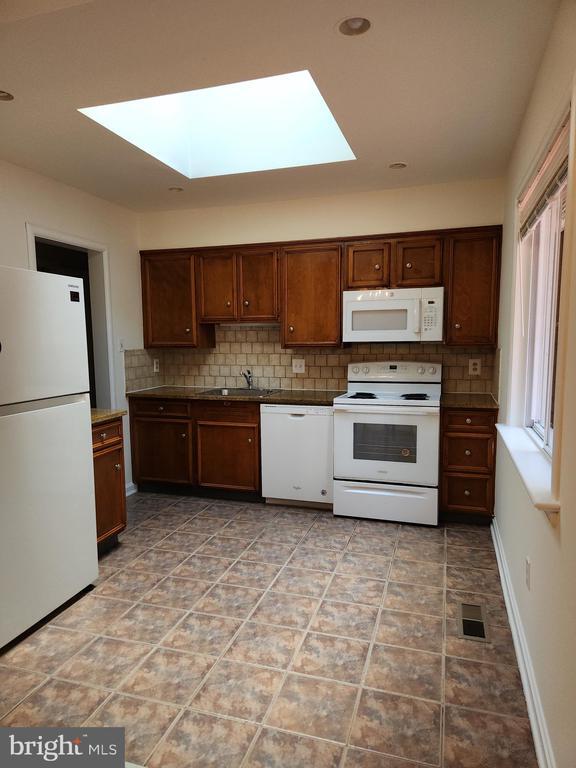 Building Photo - 3300 Potterton Dr