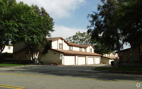 Building Photo - Arrow Townhomes