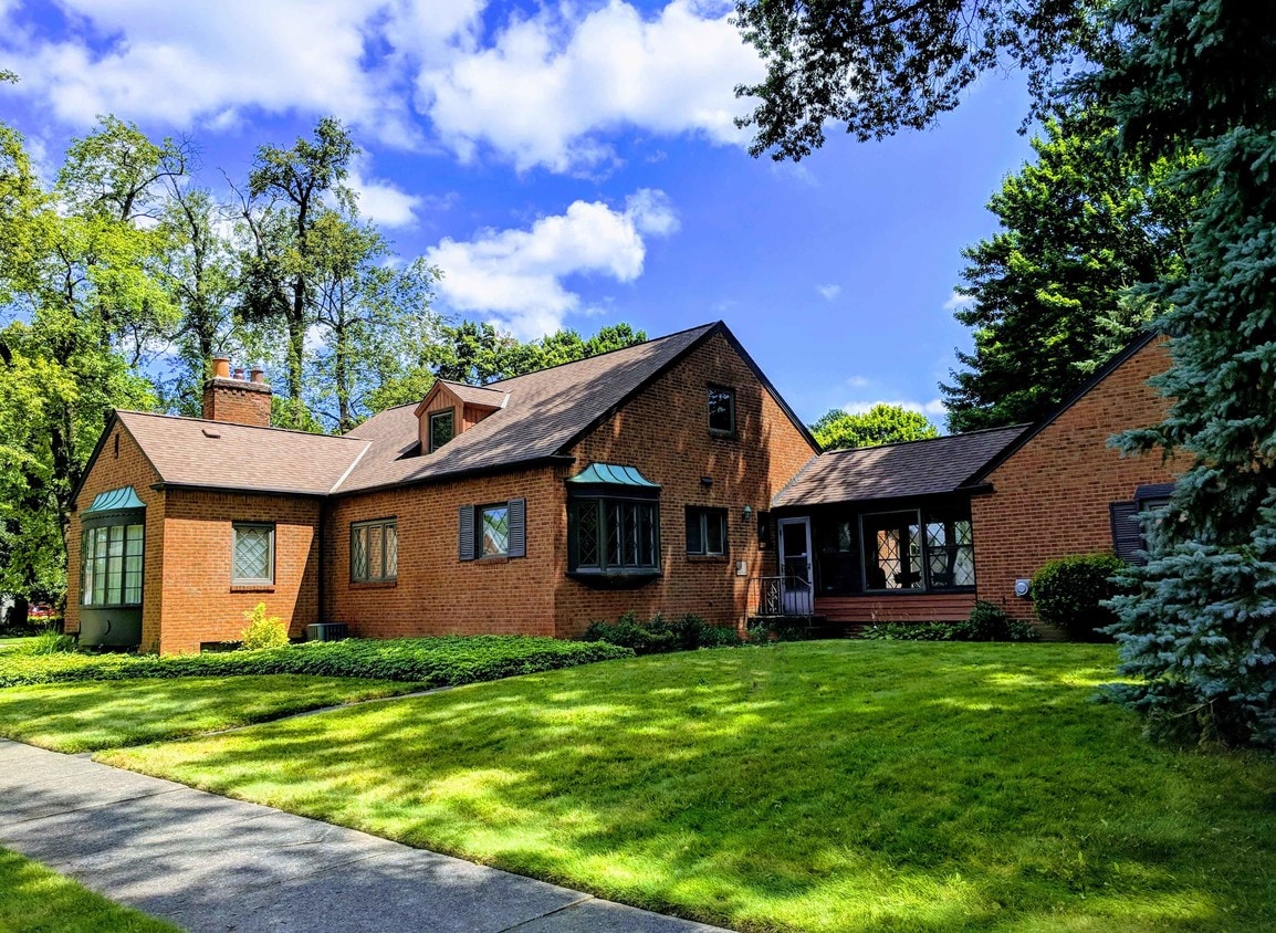 19281 S Sagamore Rd, Fairview Park, OH 44126 House for Rent in