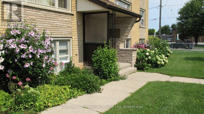 Building Photo - 126 Waverley Dr