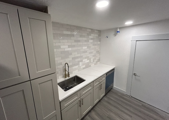 Foto del edificio - 1370 S Meade St