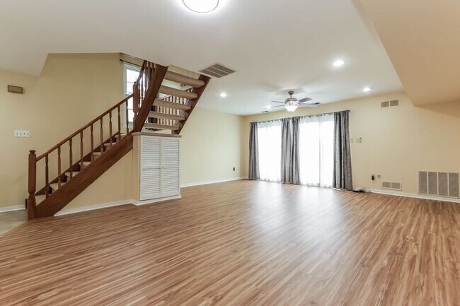 Foto del edificio - 1515 Russett Dr