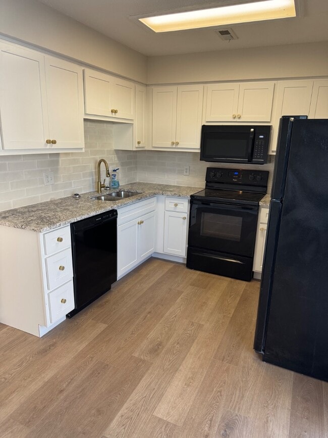 Foto del edificio - 185 Parkview Dr