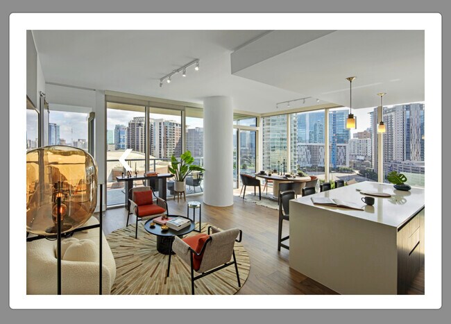 Foto del edificio - 2365 Victory Park Ln
